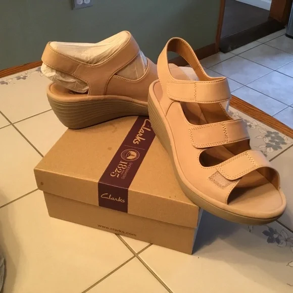Clark’s wedge sandal - Picture 1 of 3